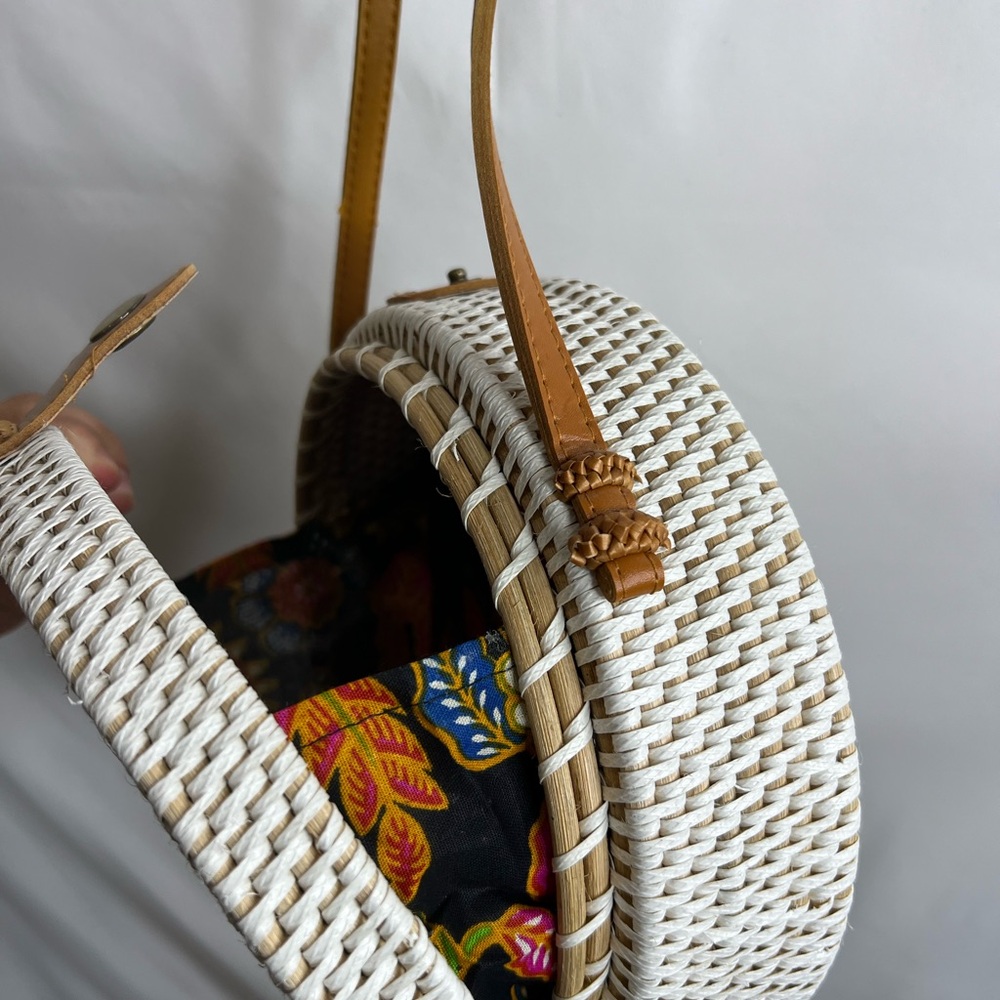 Collection 18 Handcrafted Round Rattan Bag - Picture 5 of 6
